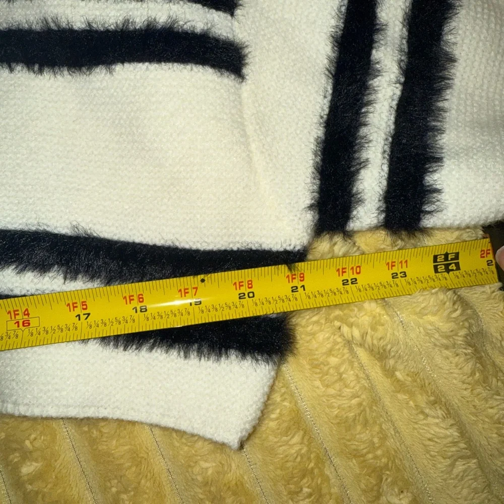 Women’s Butter Melon Striped Black and White Crop Sweater size SMALL (AZA)